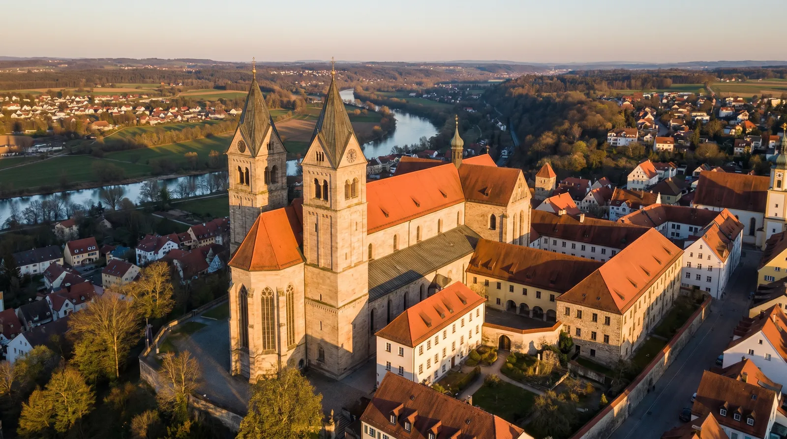 Umzugsunternehmen in Freising – Freisinger Dom auf dem Domberg